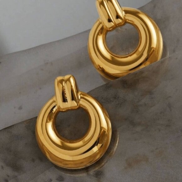Gold Women's Circular Hoop Earrings - Picture 4 of 4